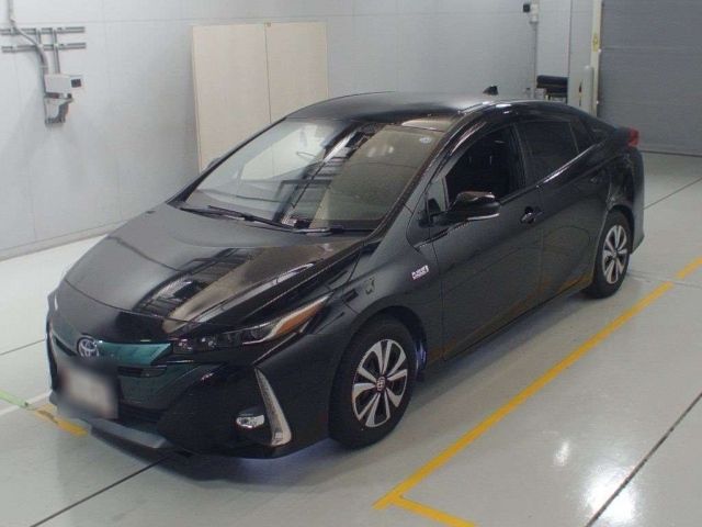 20252 Toyota Prius phv ZVW52 2017 г. (CAA Chubu)